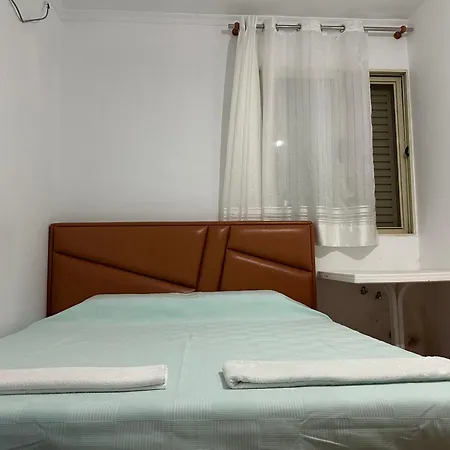 Rrez Malit Apartament *